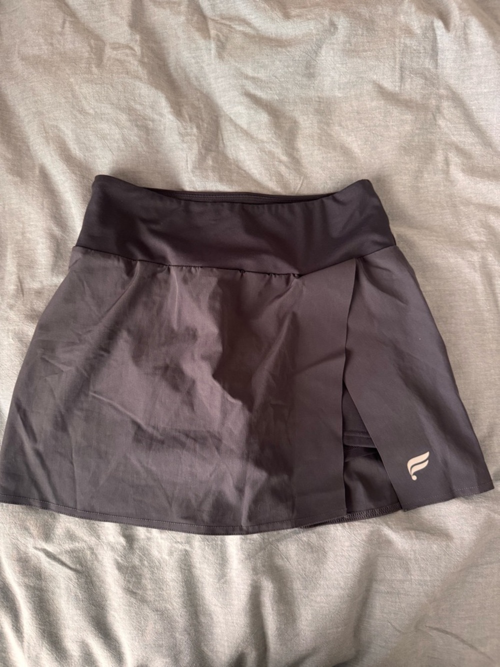 Fabletics stow pocket skort in dark brownish purple - xxs